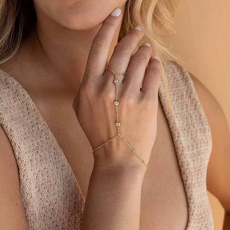 AVÉRA Hand Chain